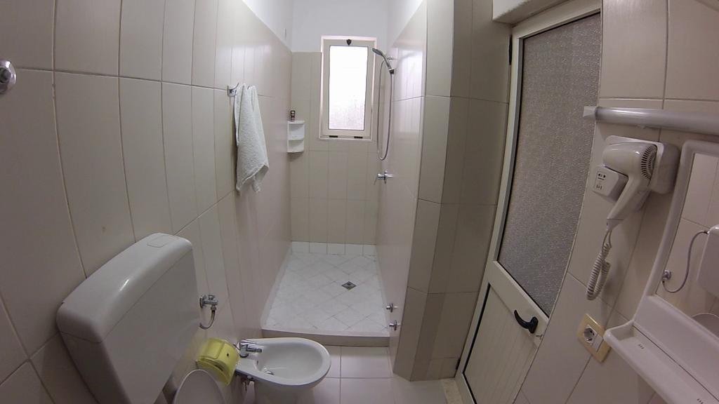 Hotel 4 Stinet Влёра Экстерьер фото